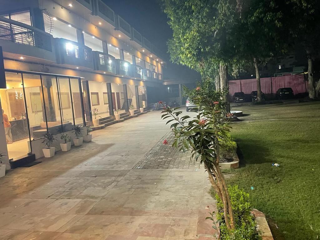 The Kedar Resort Mathura Exterior foto